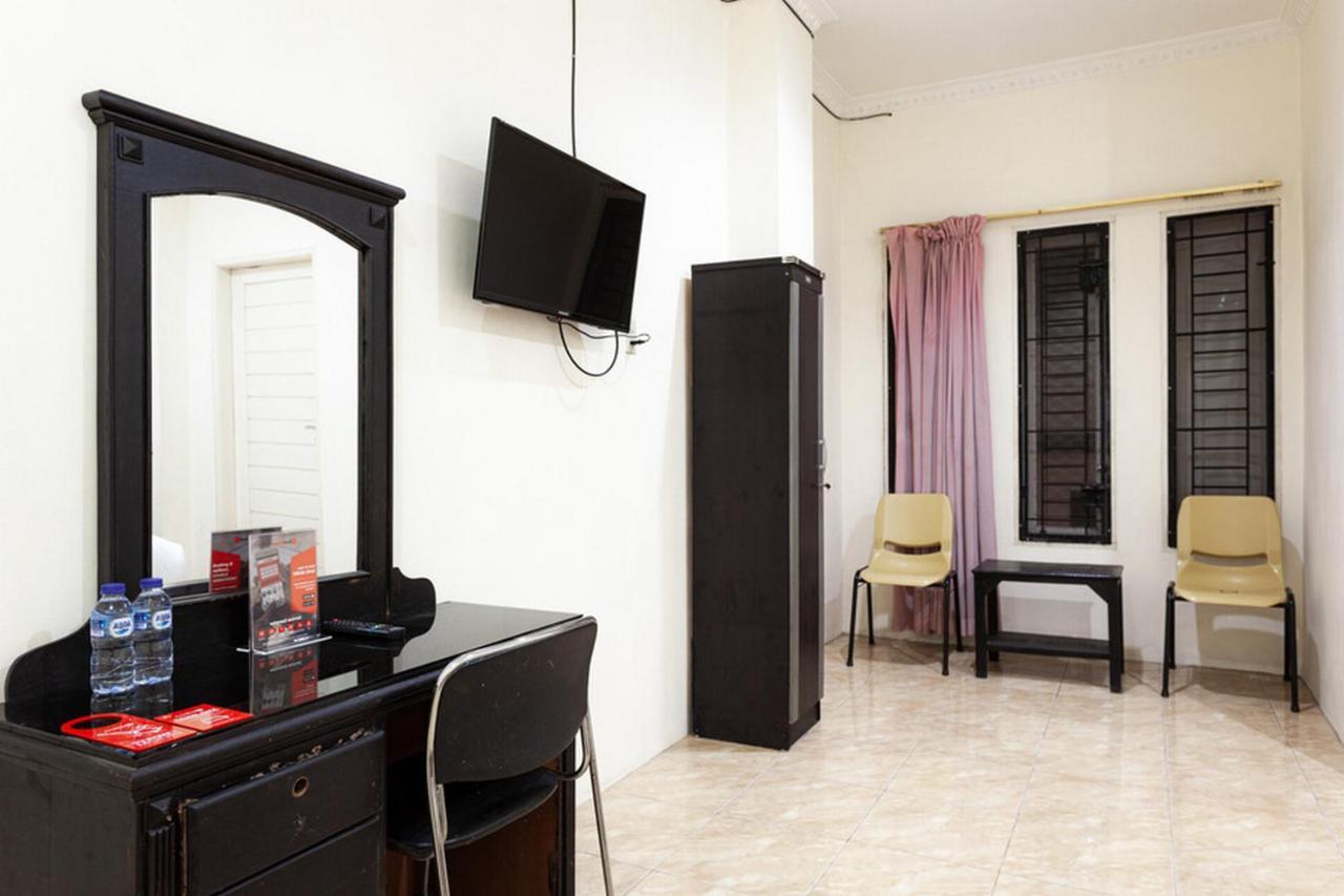 Hotel Reddoorz Near Yuki Simpang Raya Mall 2 2*